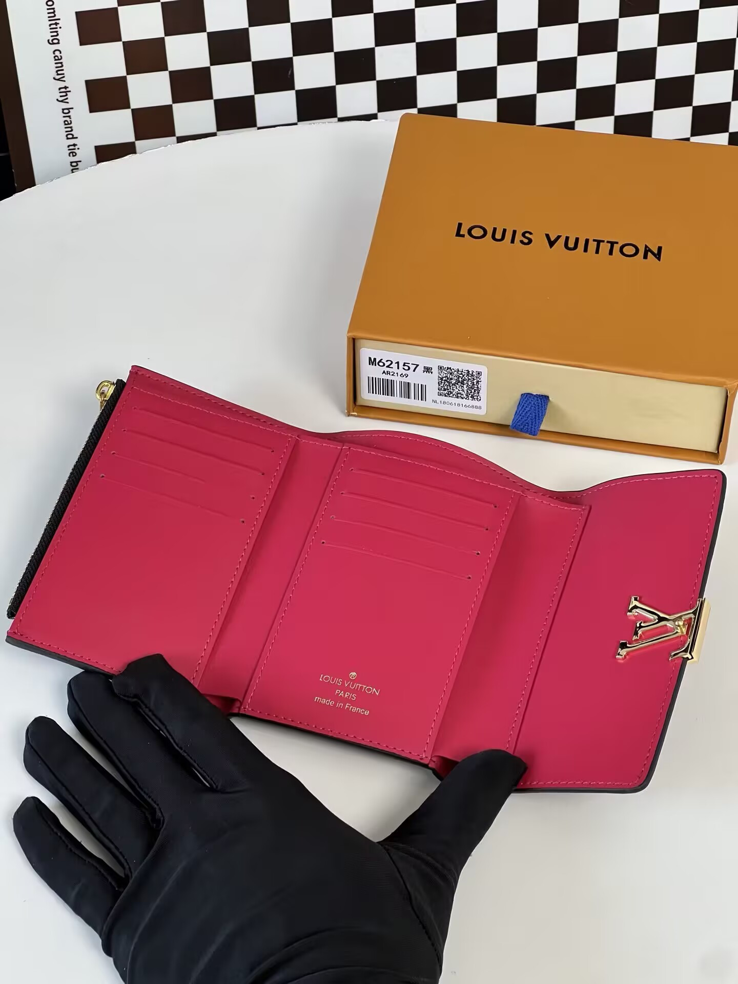 LV Capucines Compact Wallet M62157 13.5 x 9.5 x 1.5 cm