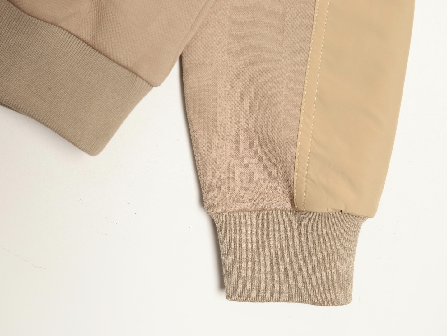 L0vis Vvtt0n Hoodies