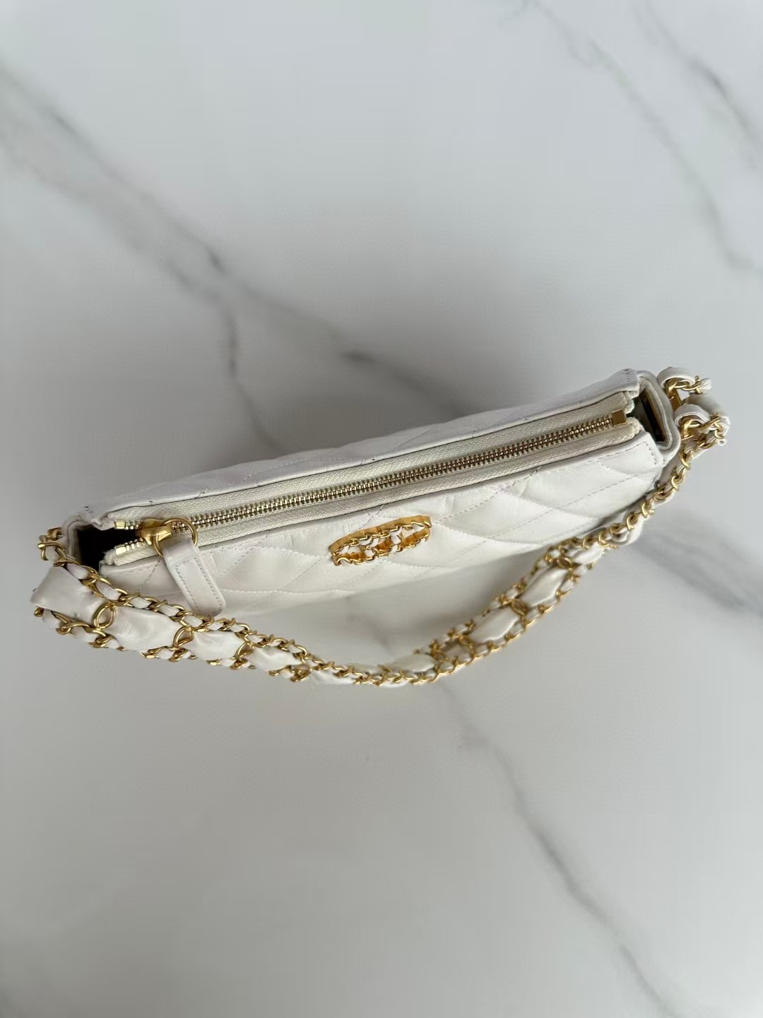 Ch**el Hobo Handbag 23.5x13.5x5.3cm