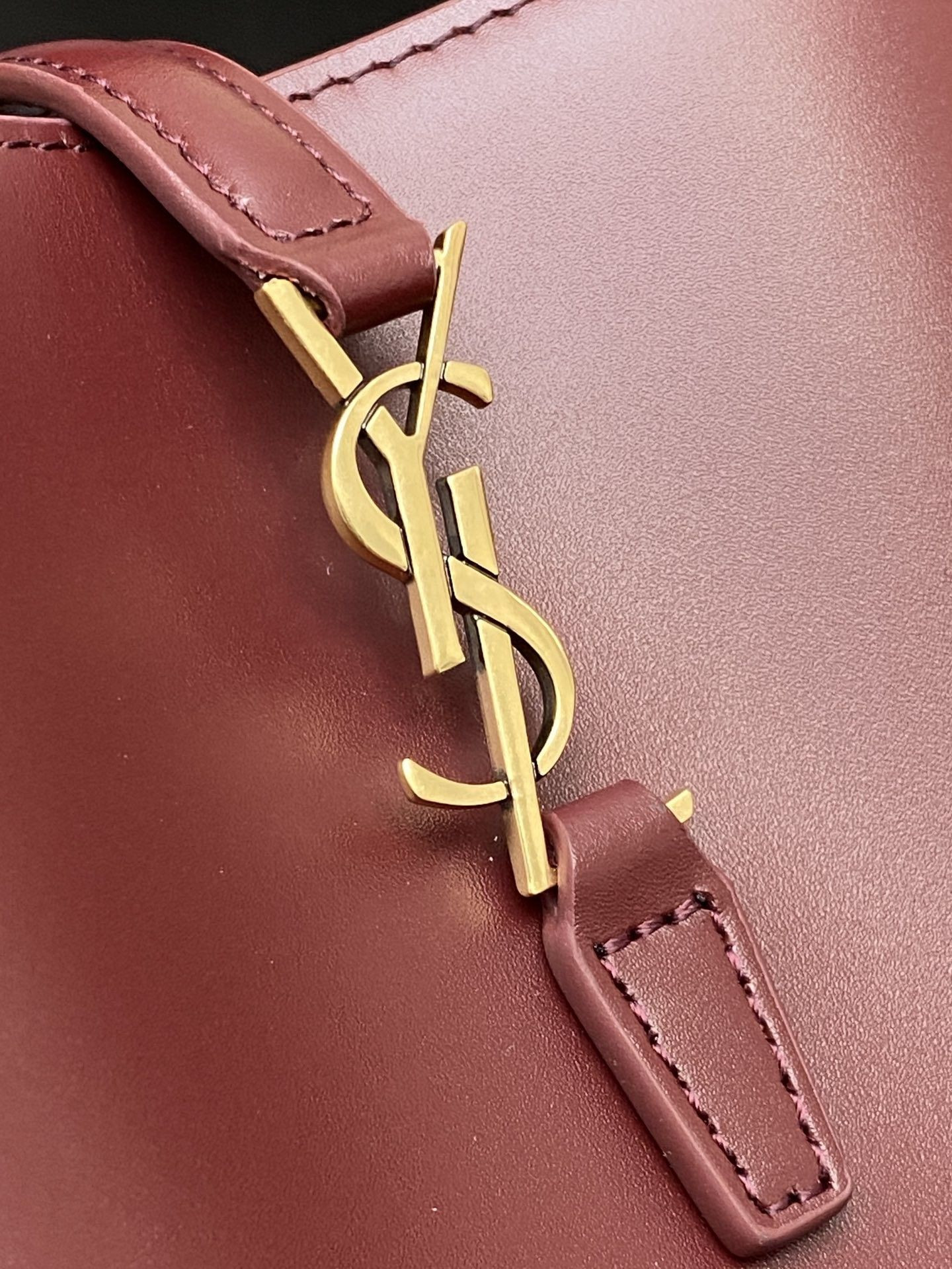 Y51 LE 37 Mini (Shiny Leather) 15x13x6cm