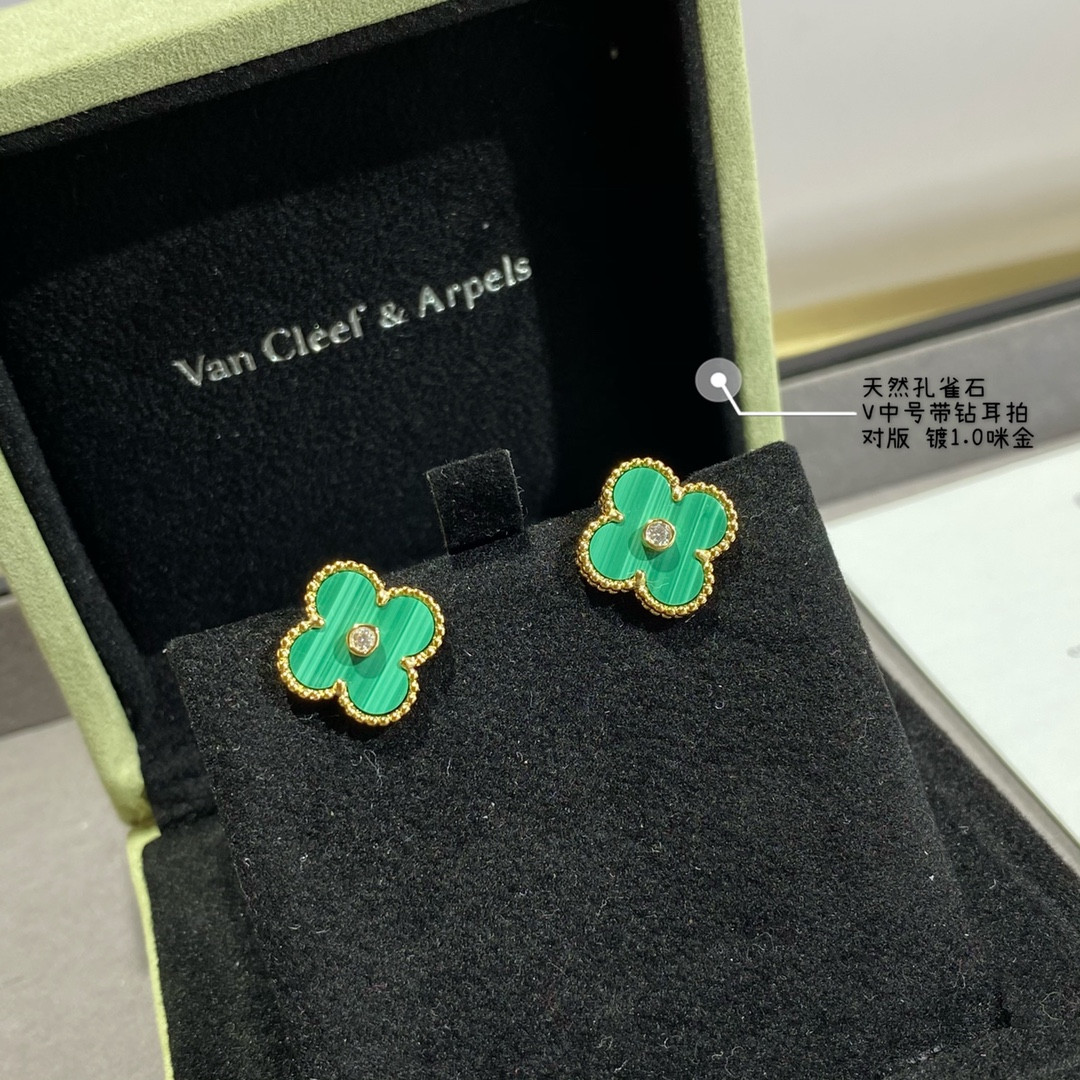 V*n Cl**f & Arpels natural malachite with D1am0nd four-leaf clover earrings