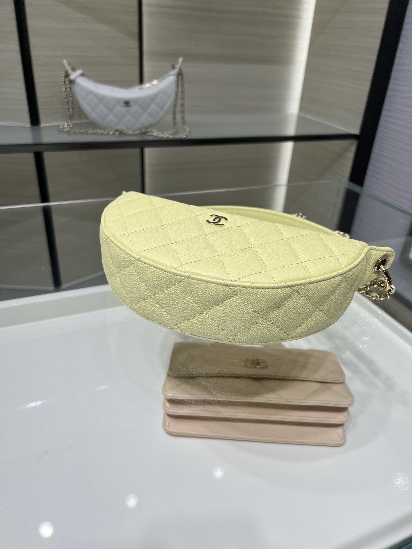 Ch**el clutch with chain light gold hardware ap5094 15x22x6cm