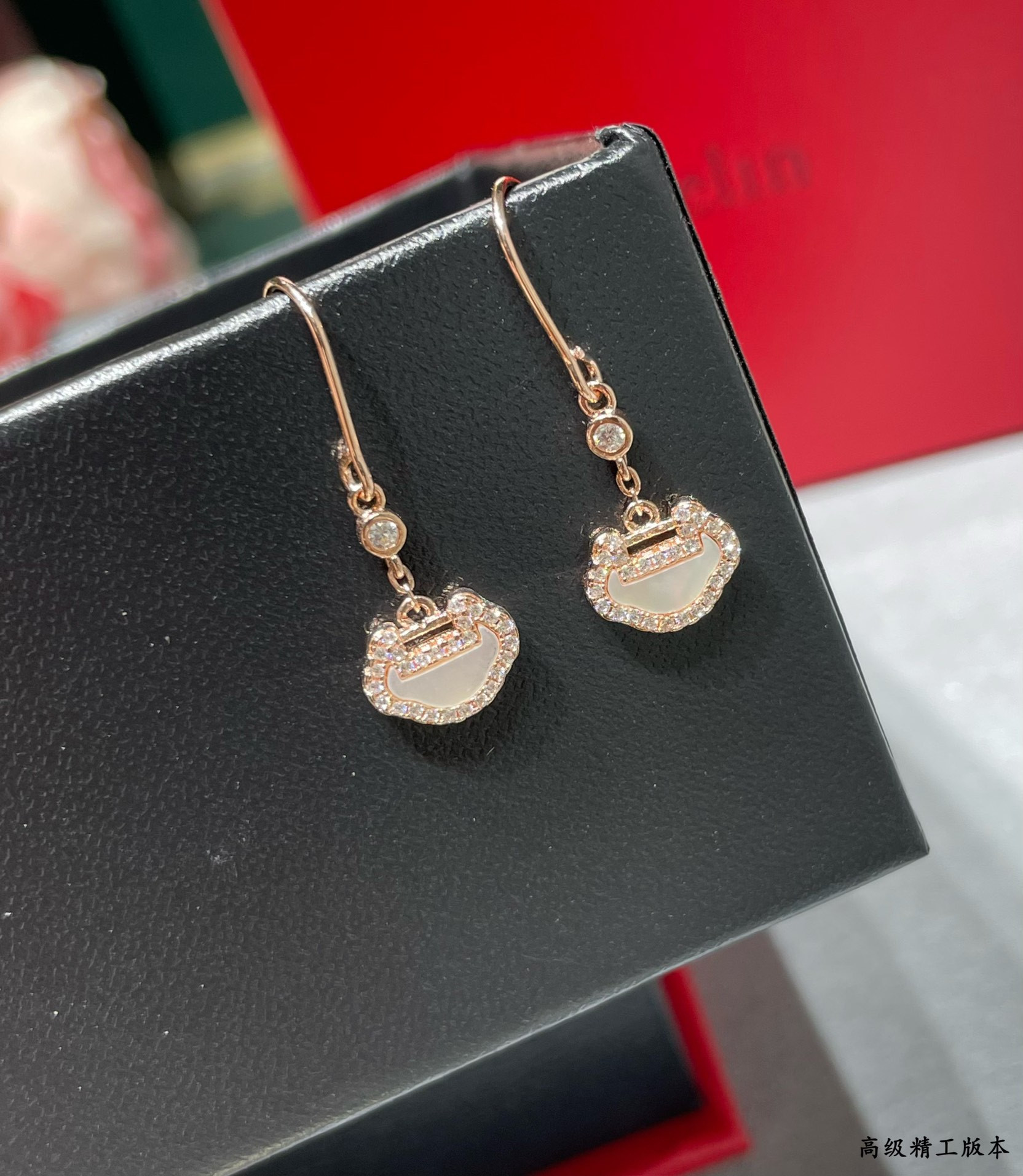 Qeelin White Mother-of-Pearl Ruyi Earrings