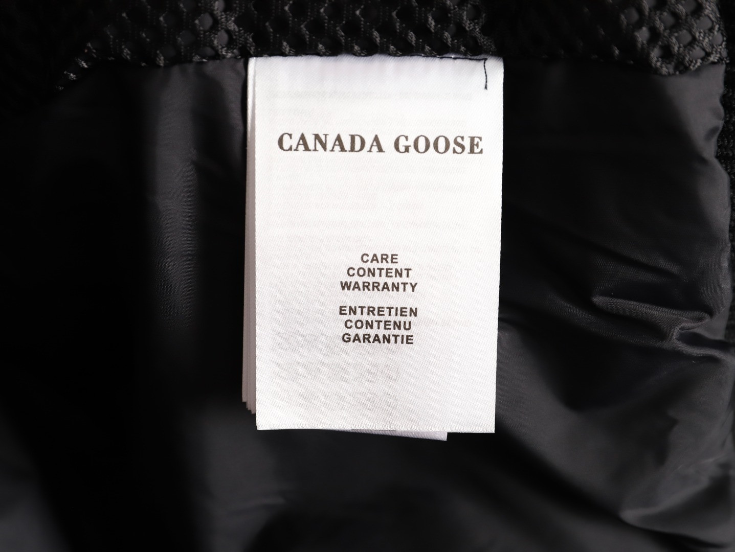 Can*a G00se Short Puffer jacket
