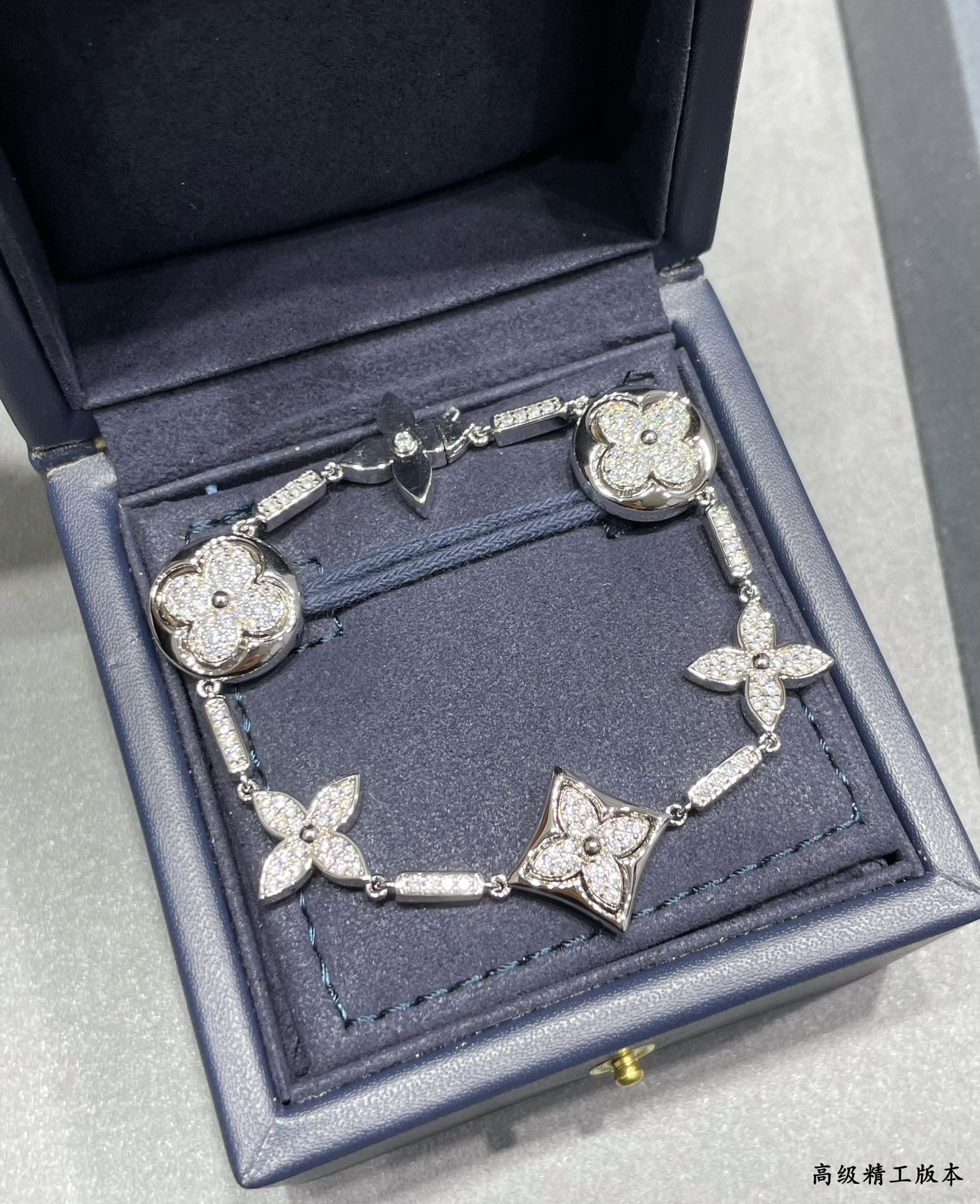 L0vis Vvtt0n Large six-flower full D1am0nd Bracelet