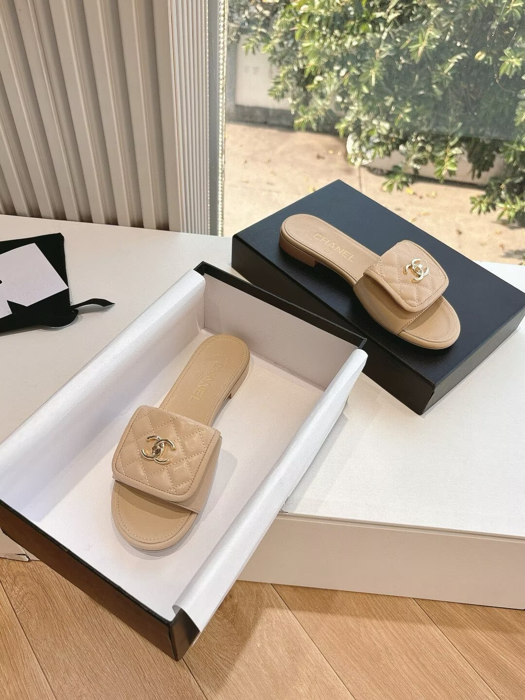 ua Ch**el slippers