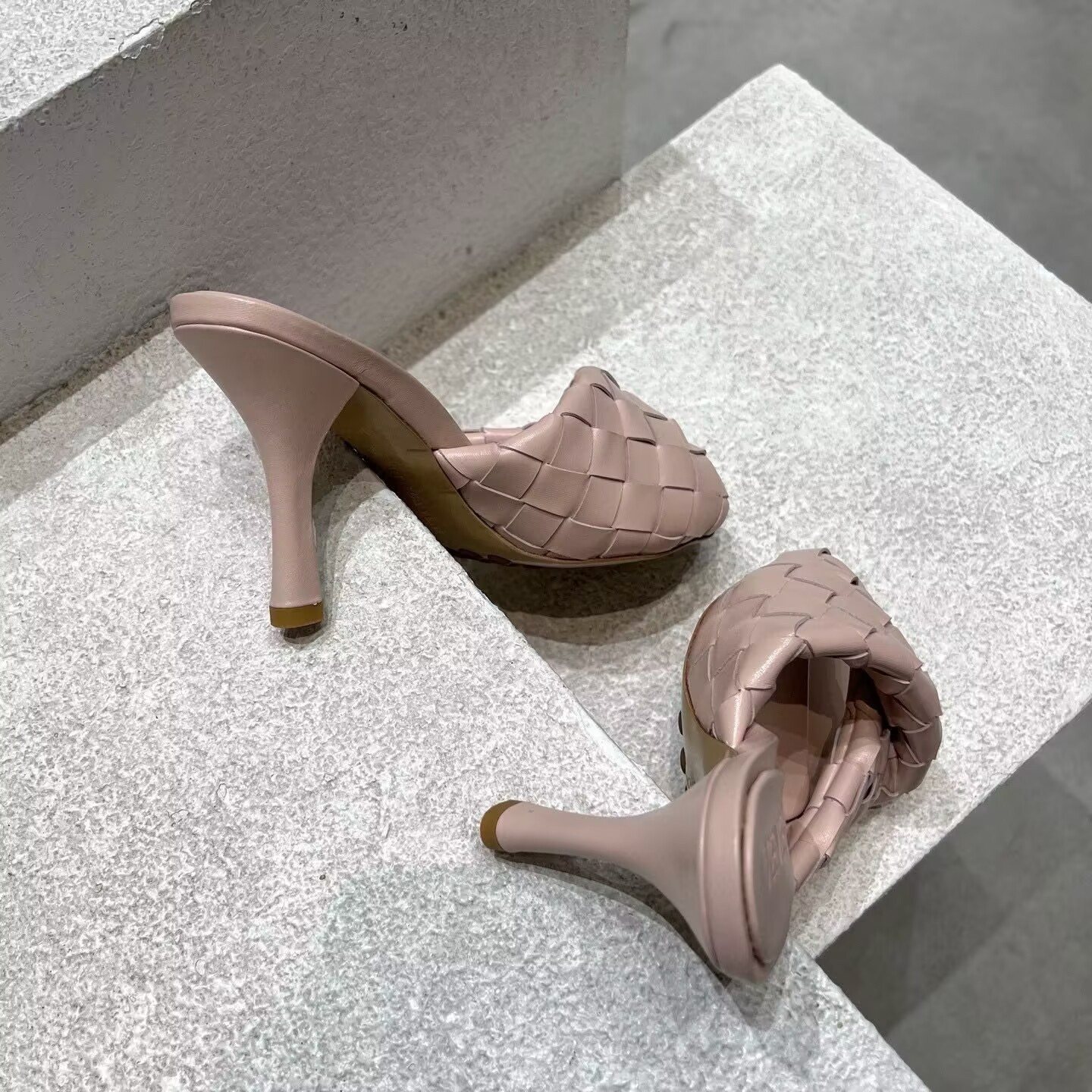 UA B0tt*ga Ven*ta Blink Slides