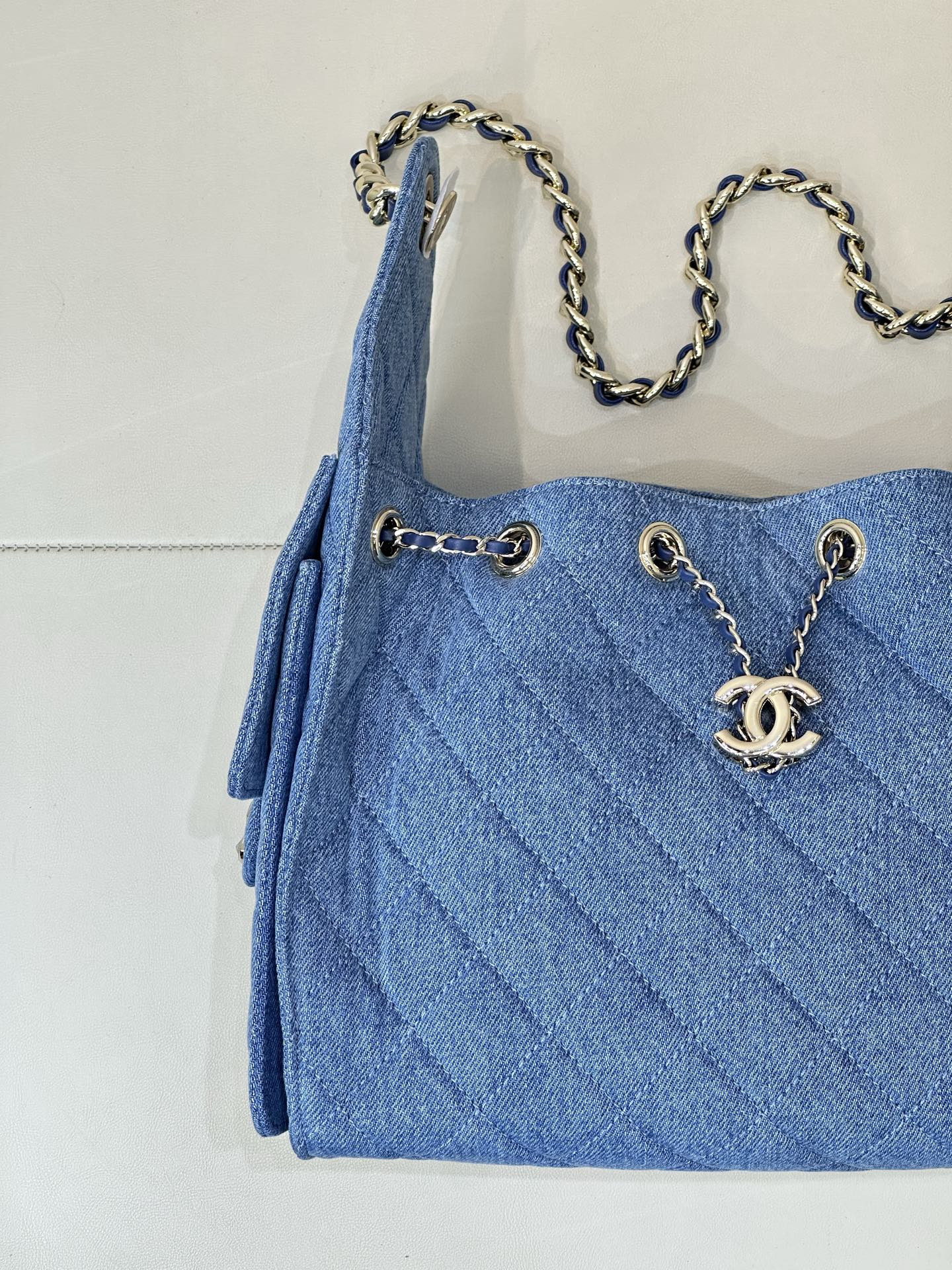 Ch**el 25c bucket bag 26x30x14cm