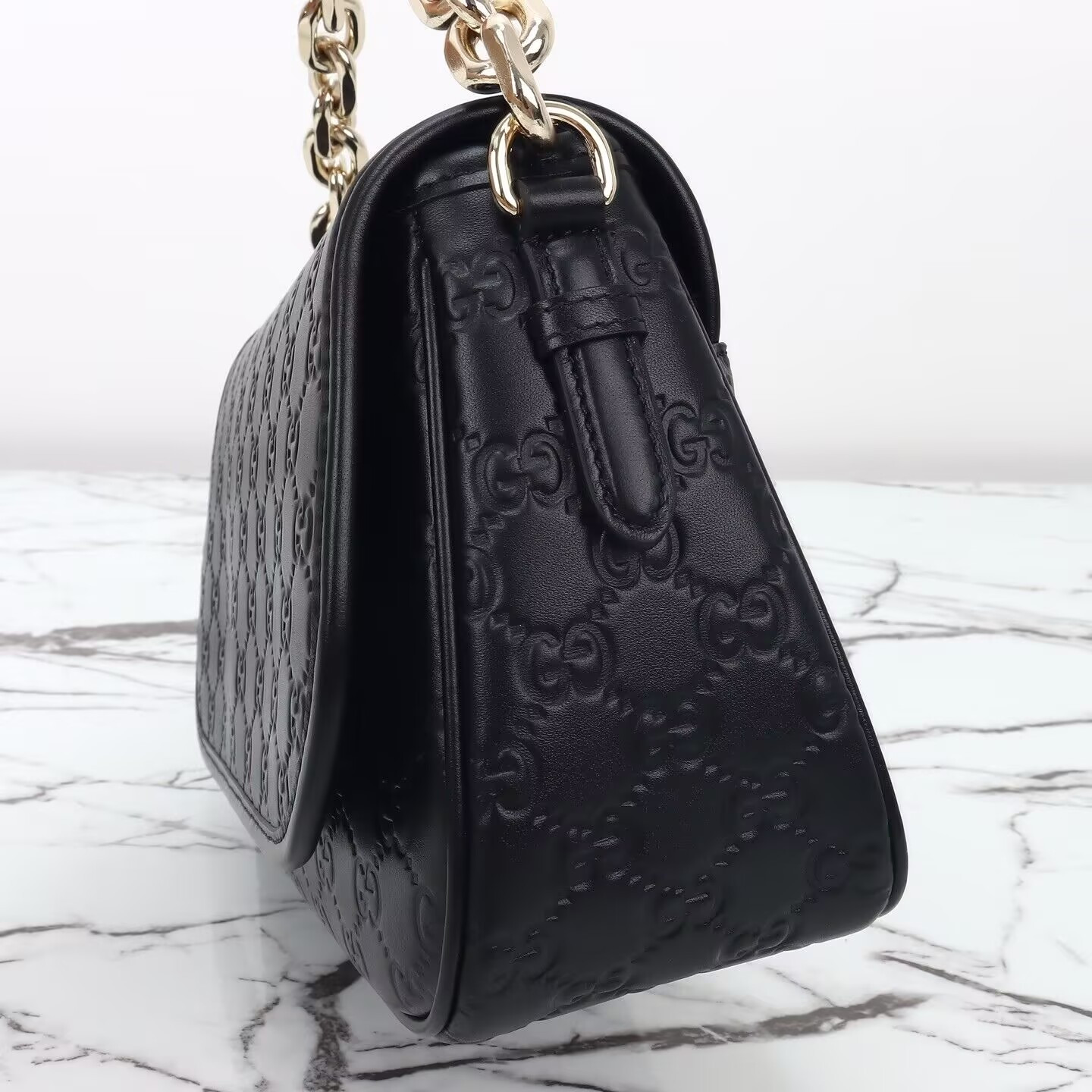 Gvc*1 GG Emblem Medium Shoulder Bag 28x17x9cm