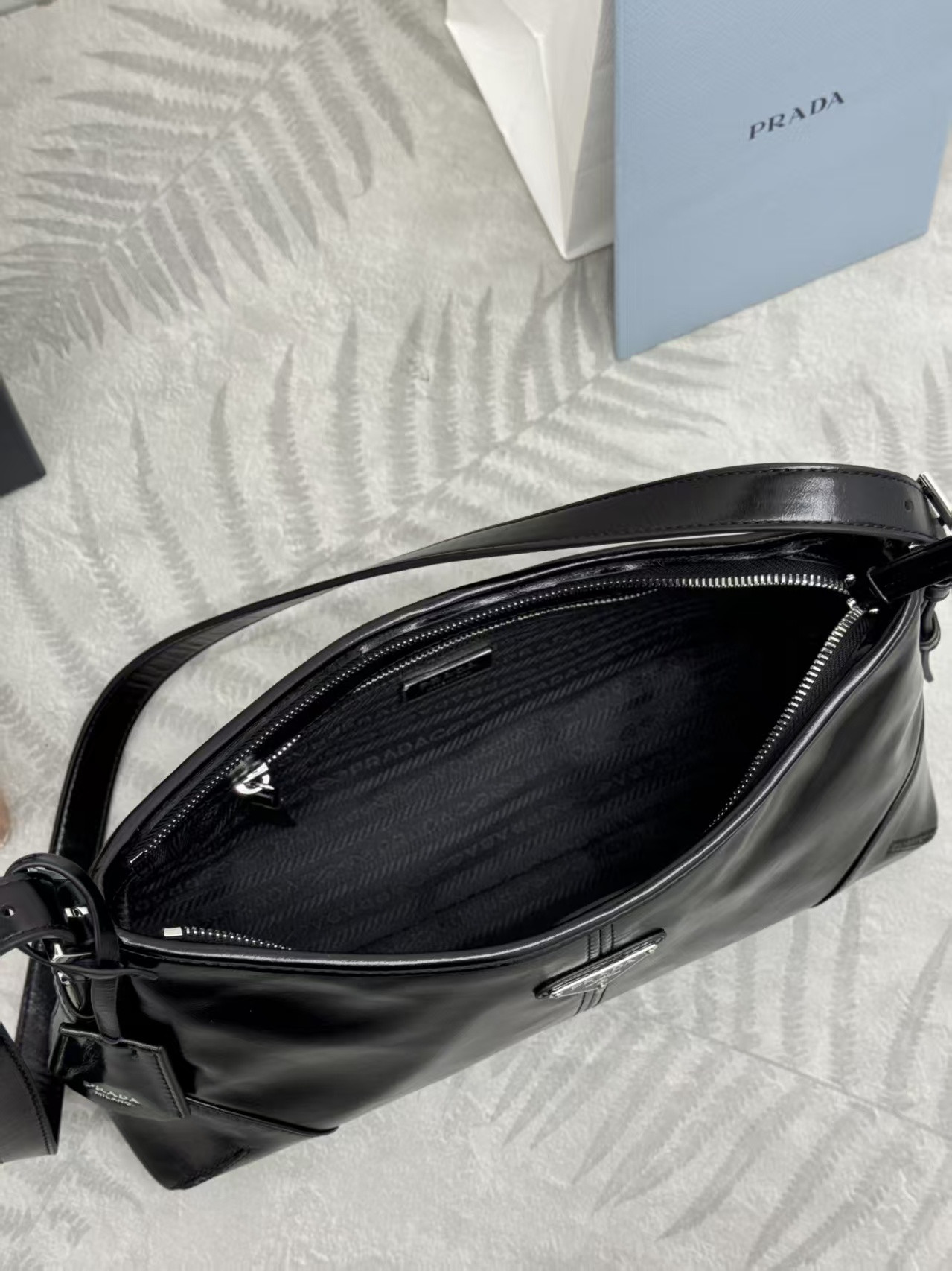 Pra*a Aimèe Medium Leather Shoulder Bag 15x32x10cm