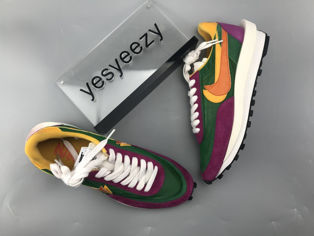 UA NIKE LDWAFFLE/SACAI GREEN PURPLE