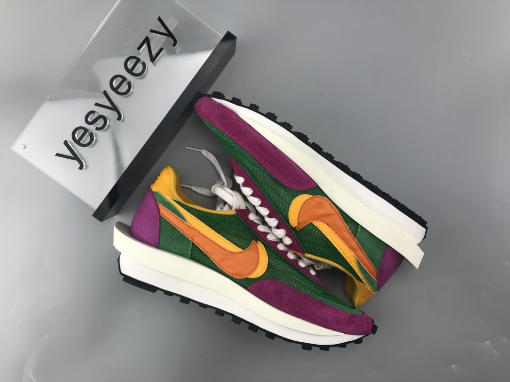 UA NIKE LDWAFFLE/SACAI GREEN PURPLE