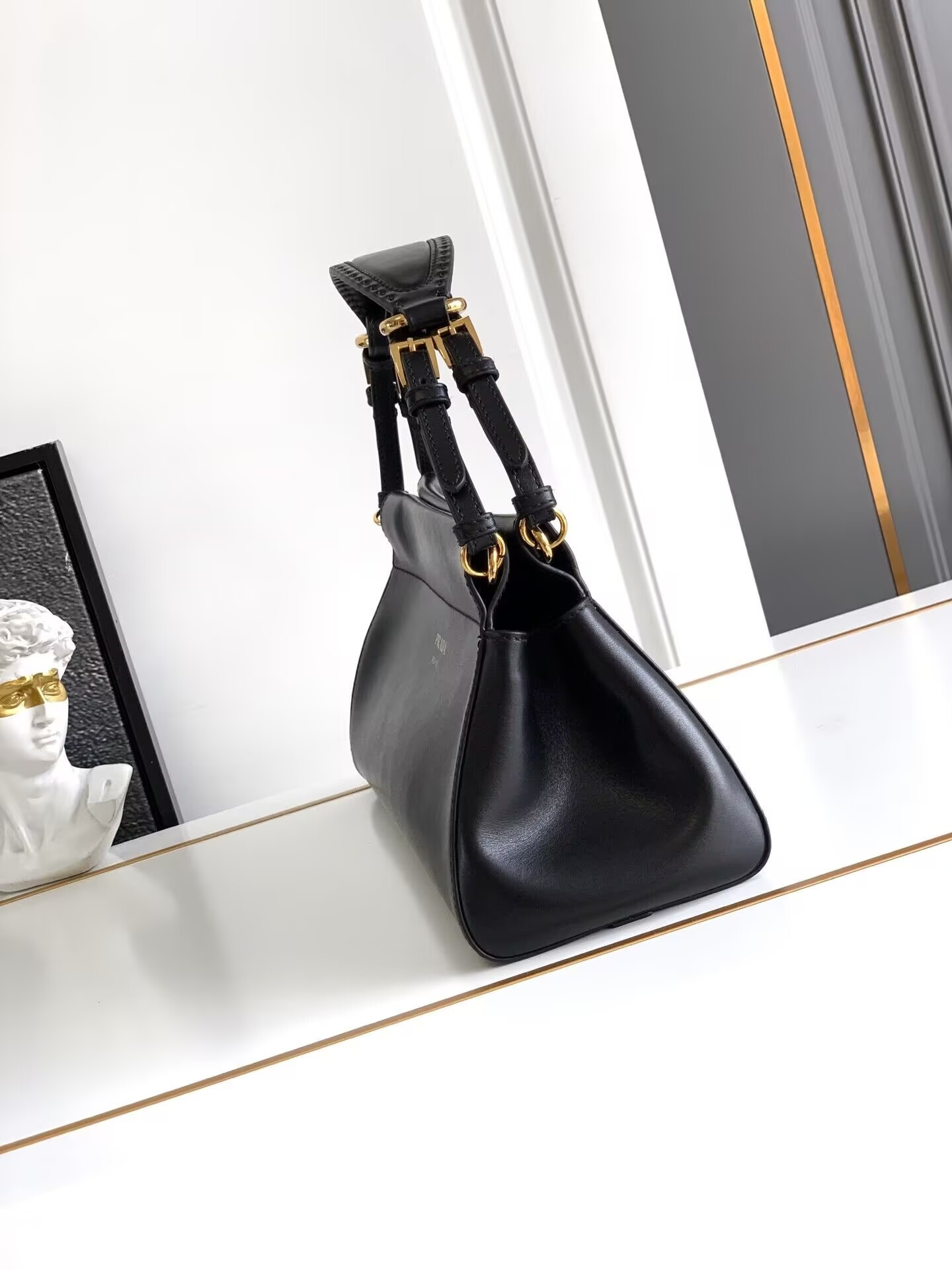 Pra*a Enchaîné Medium Leather Bag 15.5x32.5x11cm