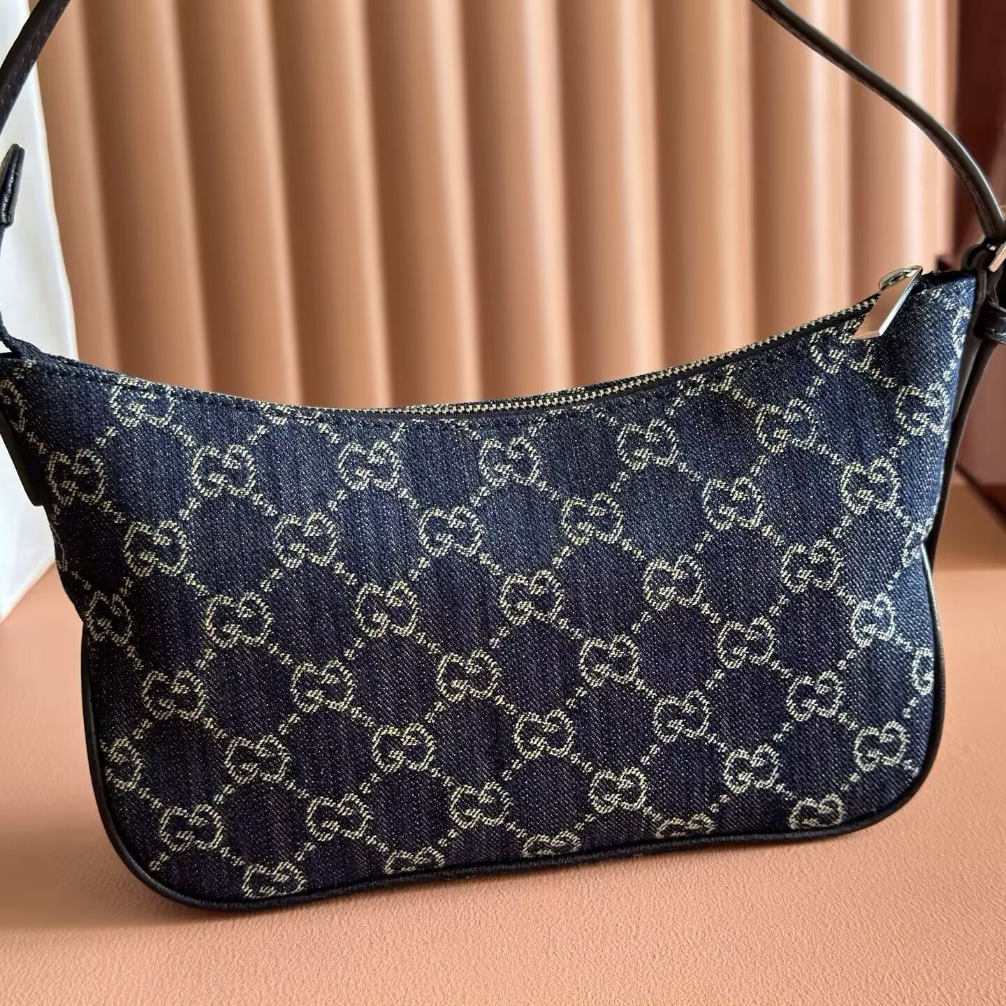 Gvc*1 Lady Lunetta Small Shoulder Bag 22x14x5.5cm