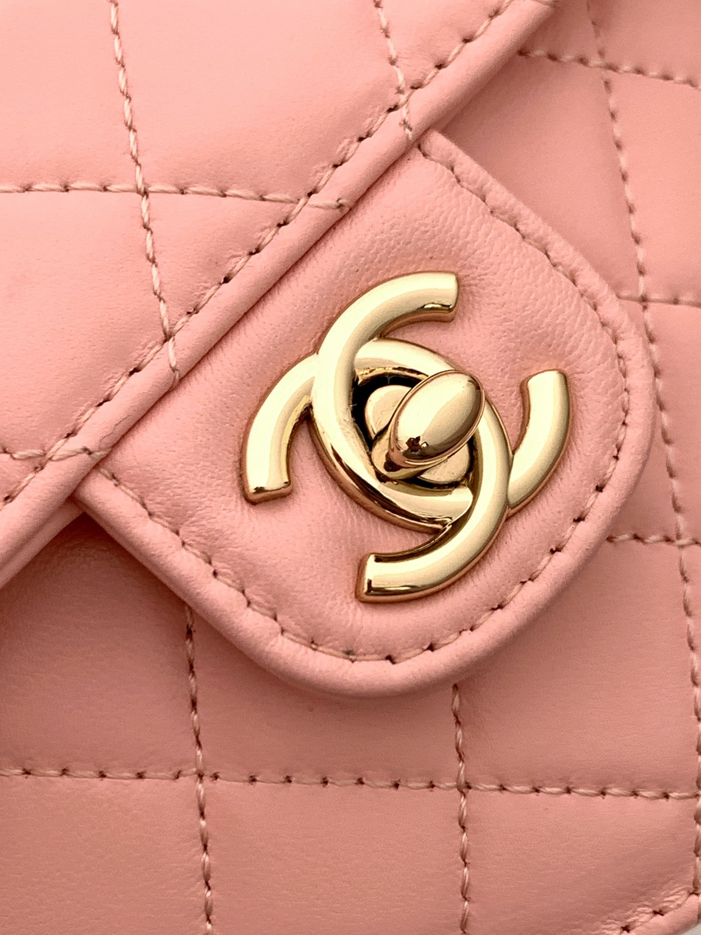 Ch**el mini 22s heart clutch with chain 12x13x5.5cm