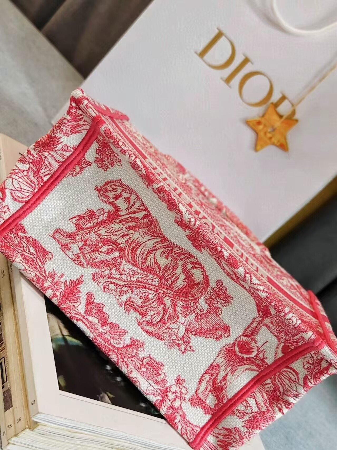 D10r Tote 26 x 8 x 22cm