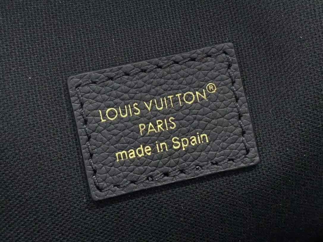 LV Low Key Duffle Tote M26257 43.5x26.5x14.5cm