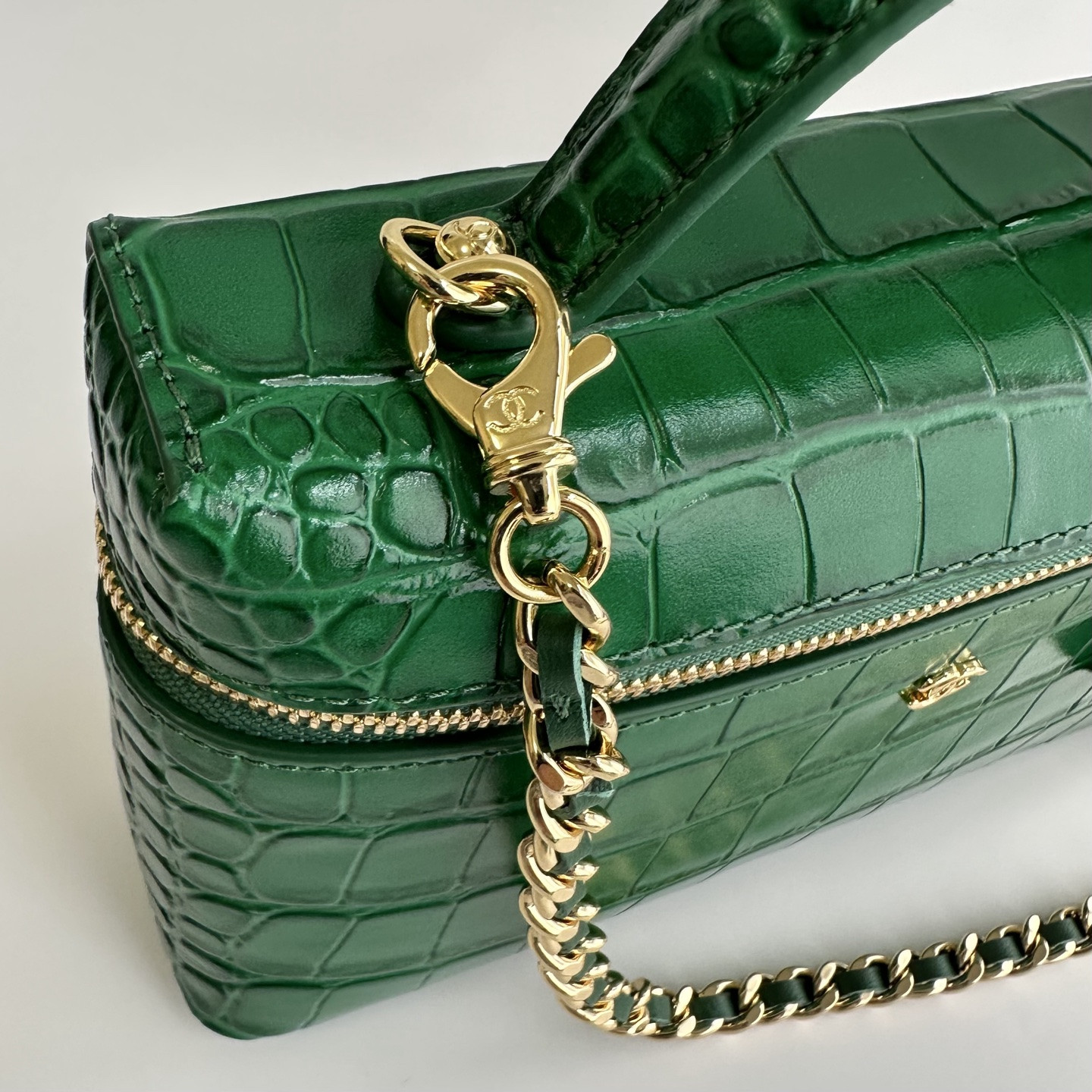 Ch**el Vanity with Chain 17x19.5x5cm