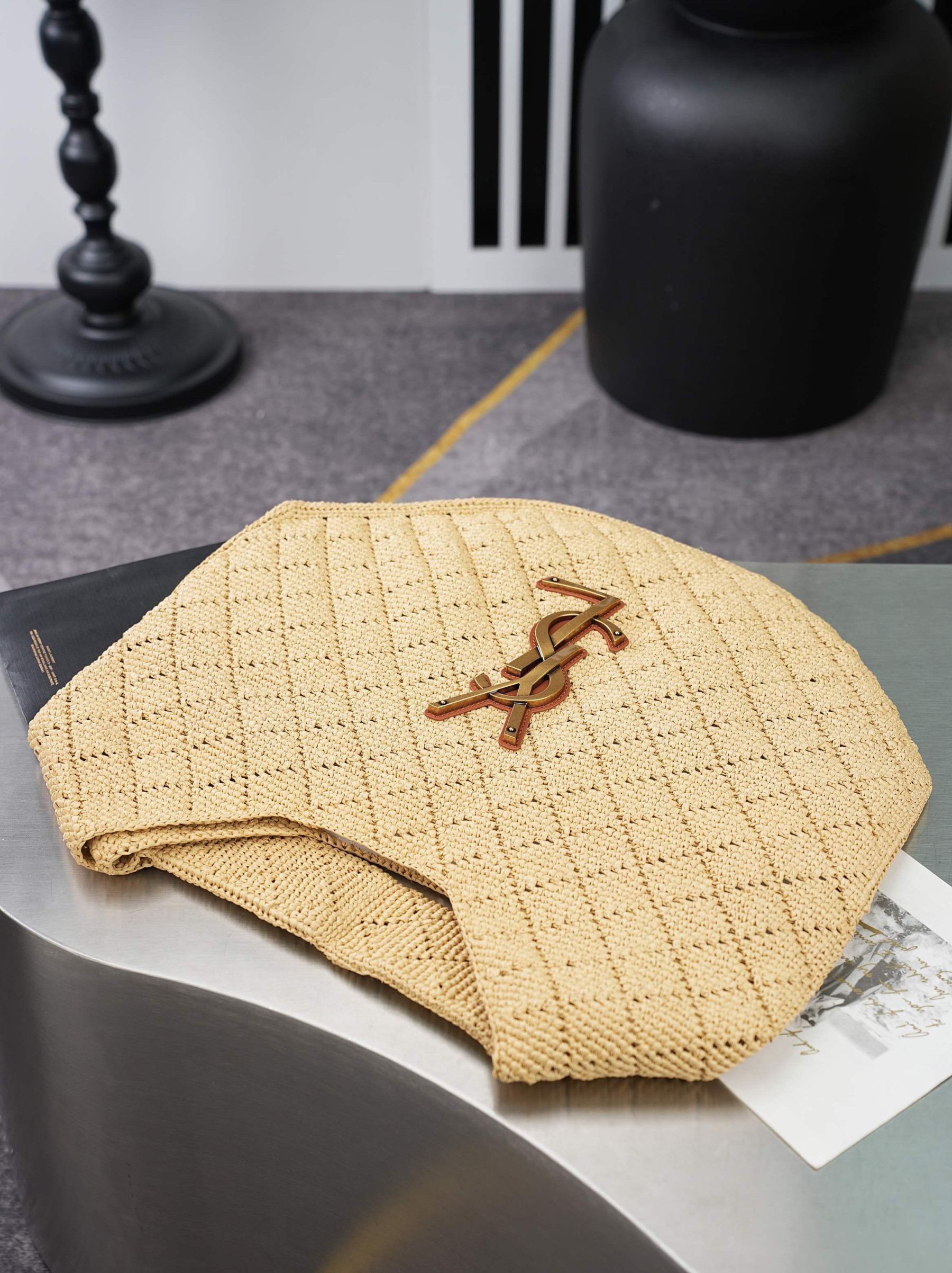 Y51 ICARE Hobo in raffia 30-47x30.5x2-12cm