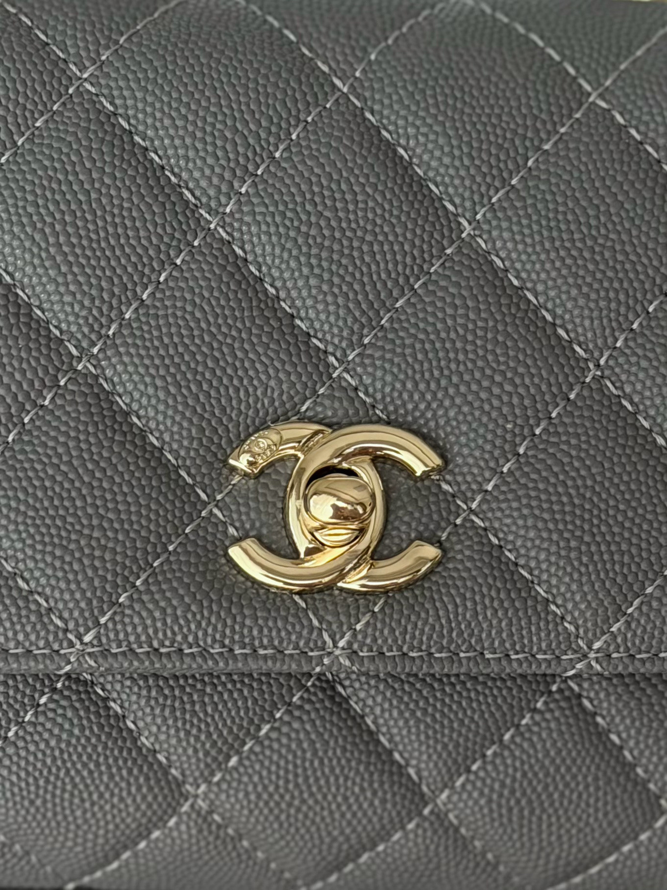 CHANEL mini coco handle 13x19x9cm