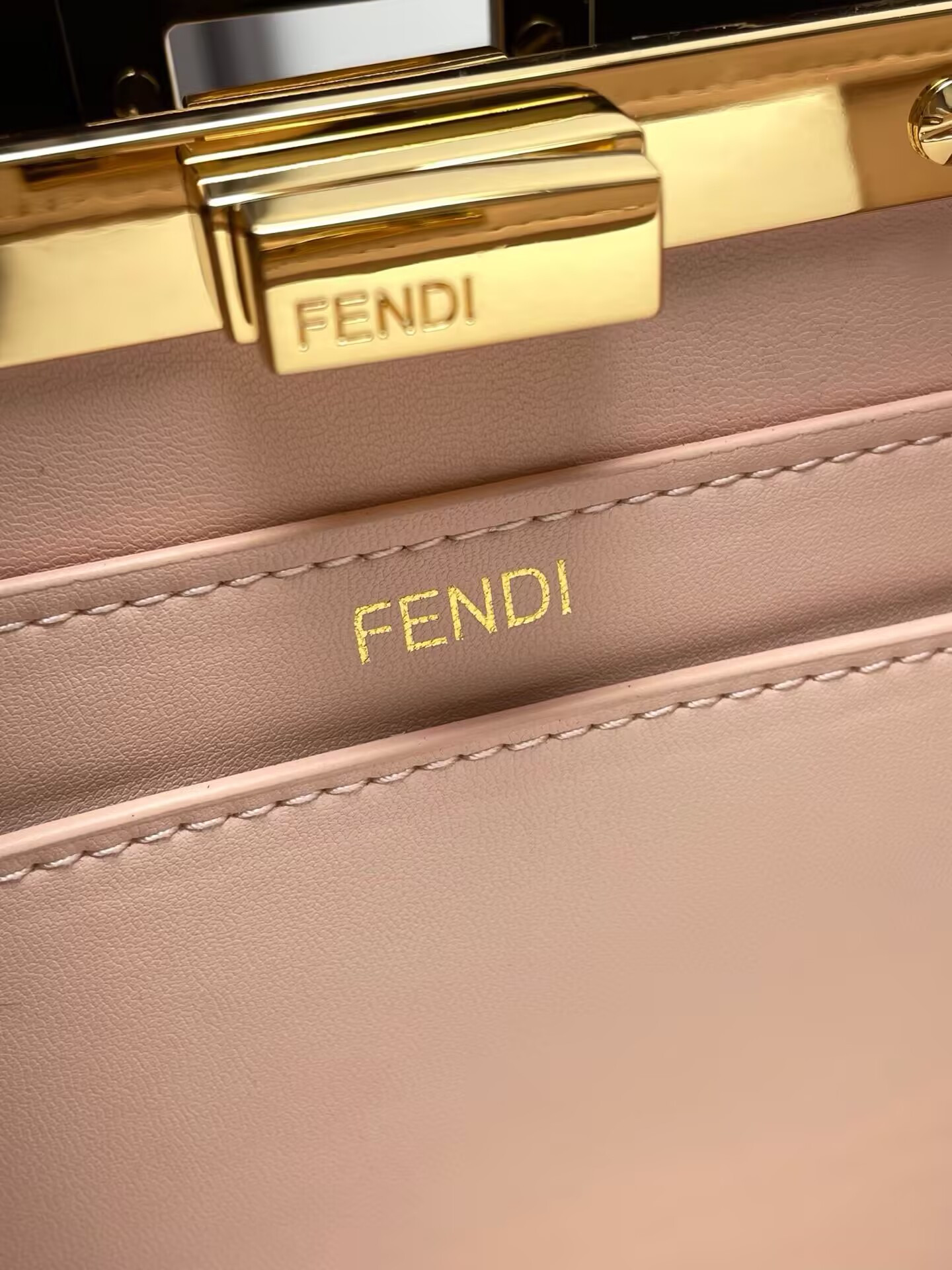 Fendi Small Peekaboo ISeeU 27x21x11cm