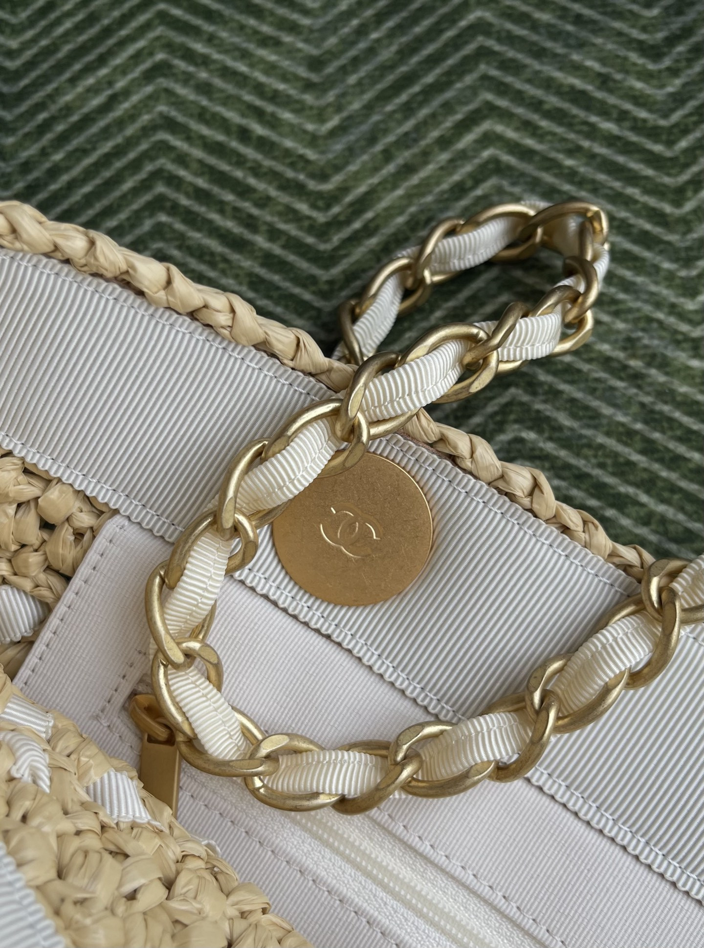 Ch**el Shopping Handbag AS5811 22x31x10cm