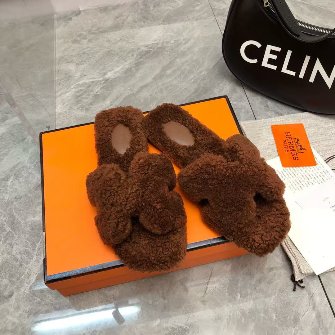 UA H**me5 Oran sandal