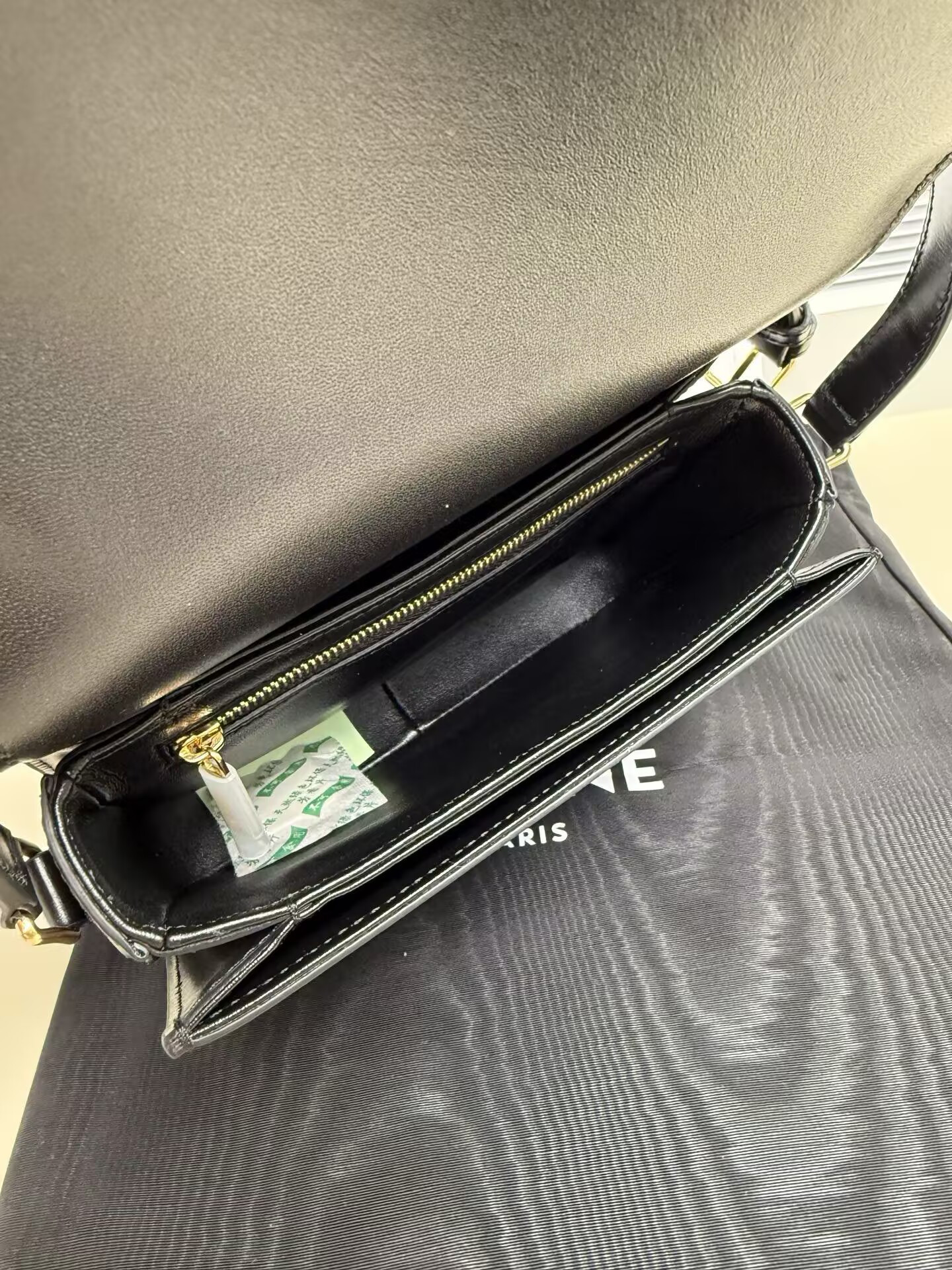 Ce1i*e TEEN TRIOMPHE Enamel Lock Handbag 18.5x13.5x7cm