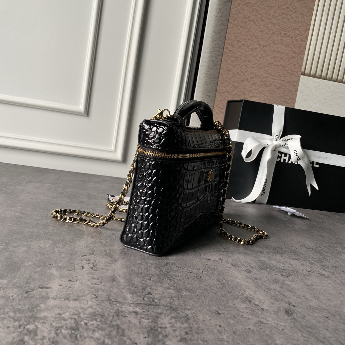 Ch**el Classic Vanity with chain Handbag AP5347 15x23x5cm