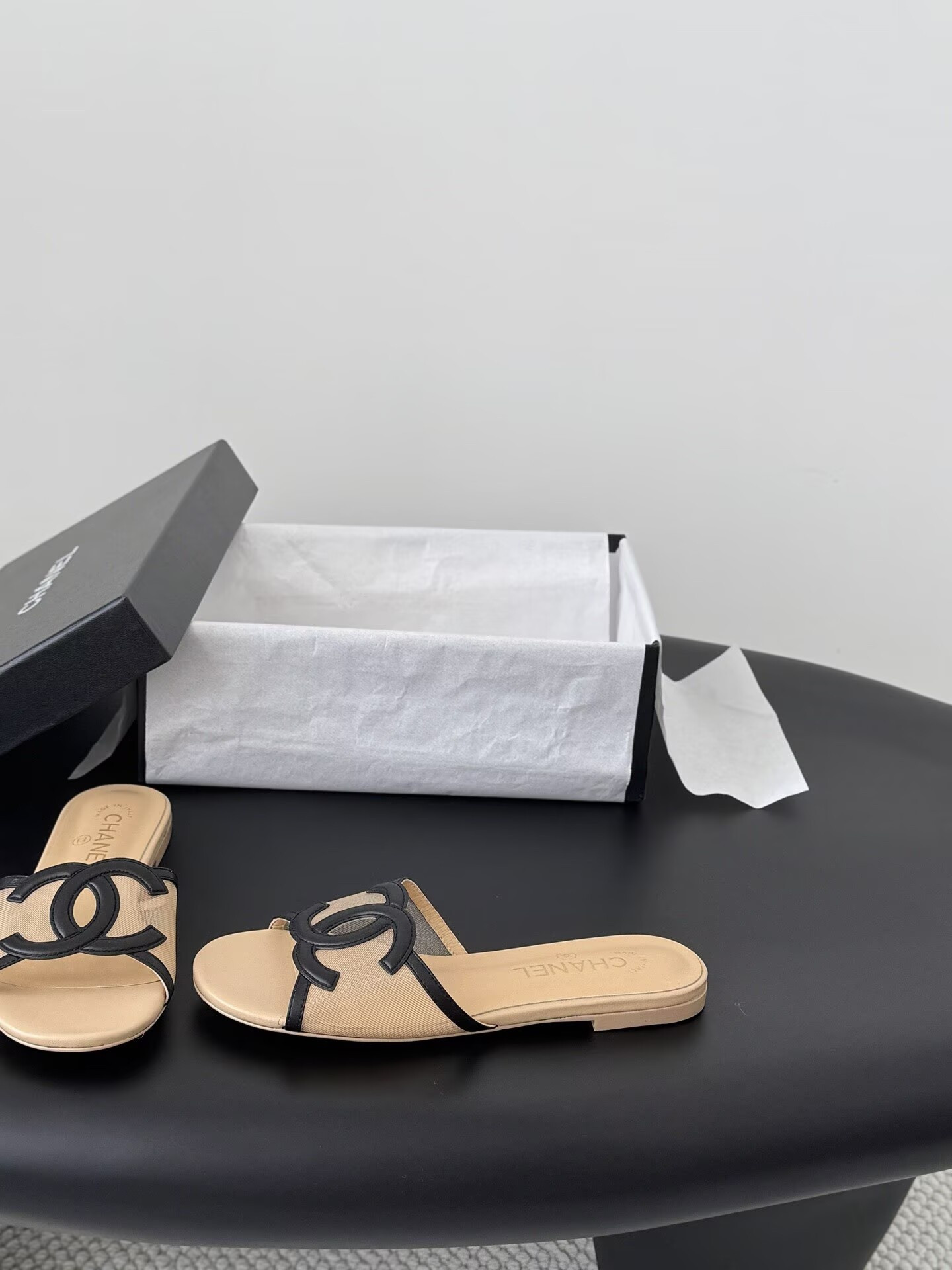 ua Ch**el sandals