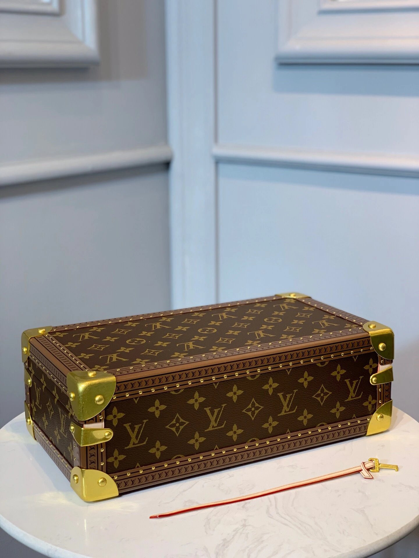 LV 8 WATCH CASE M47641