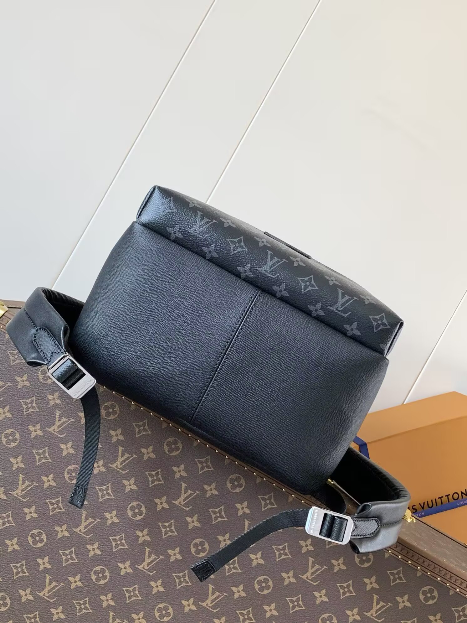 LV Discovery Backpack M30230 40x30x20cm
