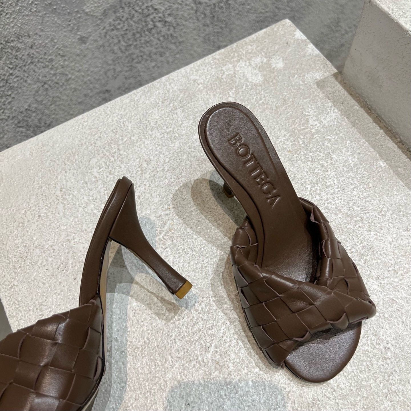 UA B0tt*ga Ven*ta Blink Slides