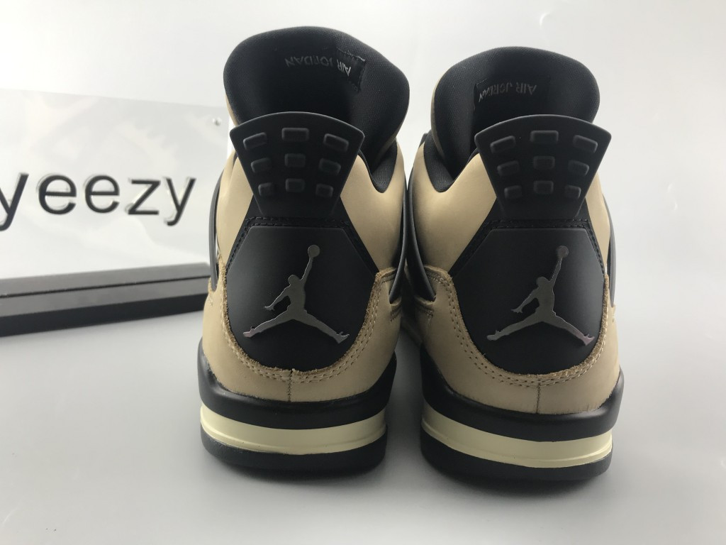 UA AIR JORDAN WMNS AIR JORDAN 4 RETRO "MUSHROOM"