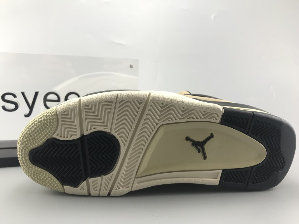 UA AIR JORDAN WMNS AIR JORDAN 4 RETRO "MUSHROOM"