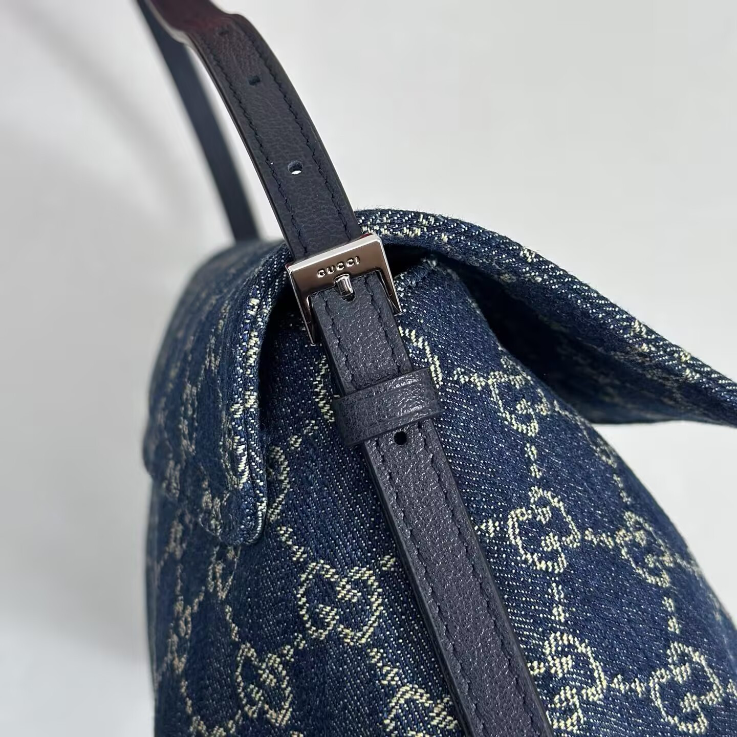 Gvc*1 Madison Medium Shoulder Bag 31x13x11.5cm