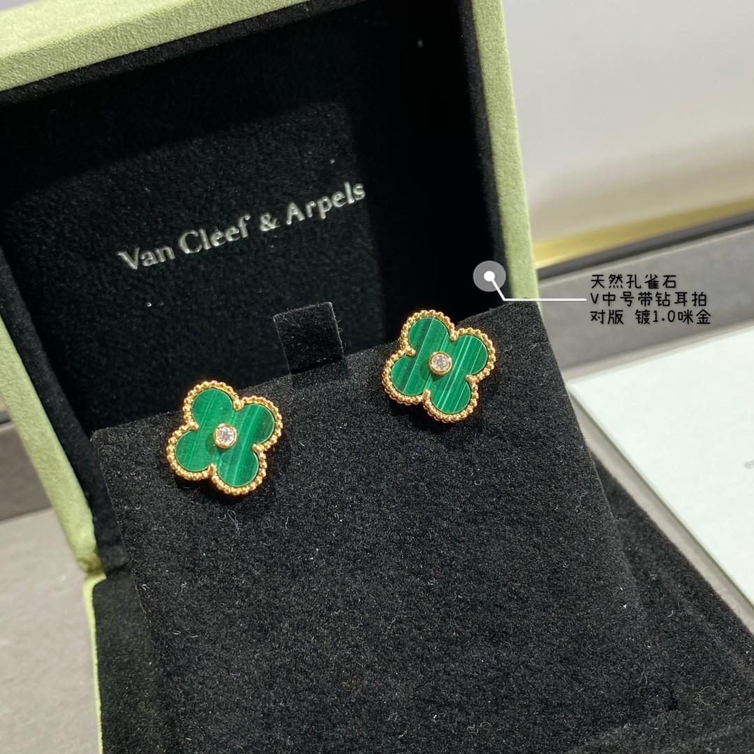 V*n Cl**f & Arpels natural malachite with D1am0nd four-leaf clover earrings