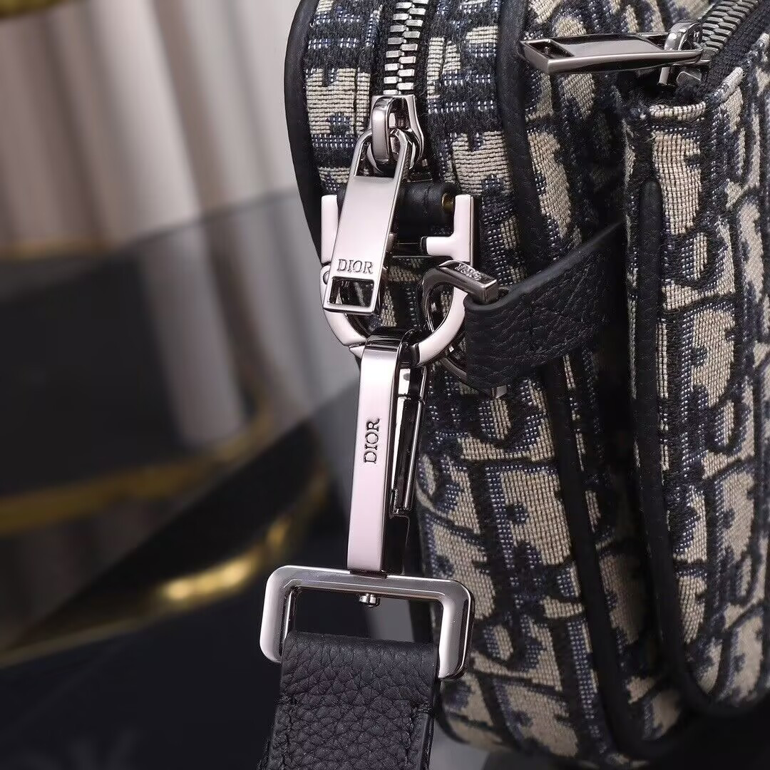 D10r Saddle Triple Pouch Beige and Black D10r Oblique Jacquard 18x25x5cm