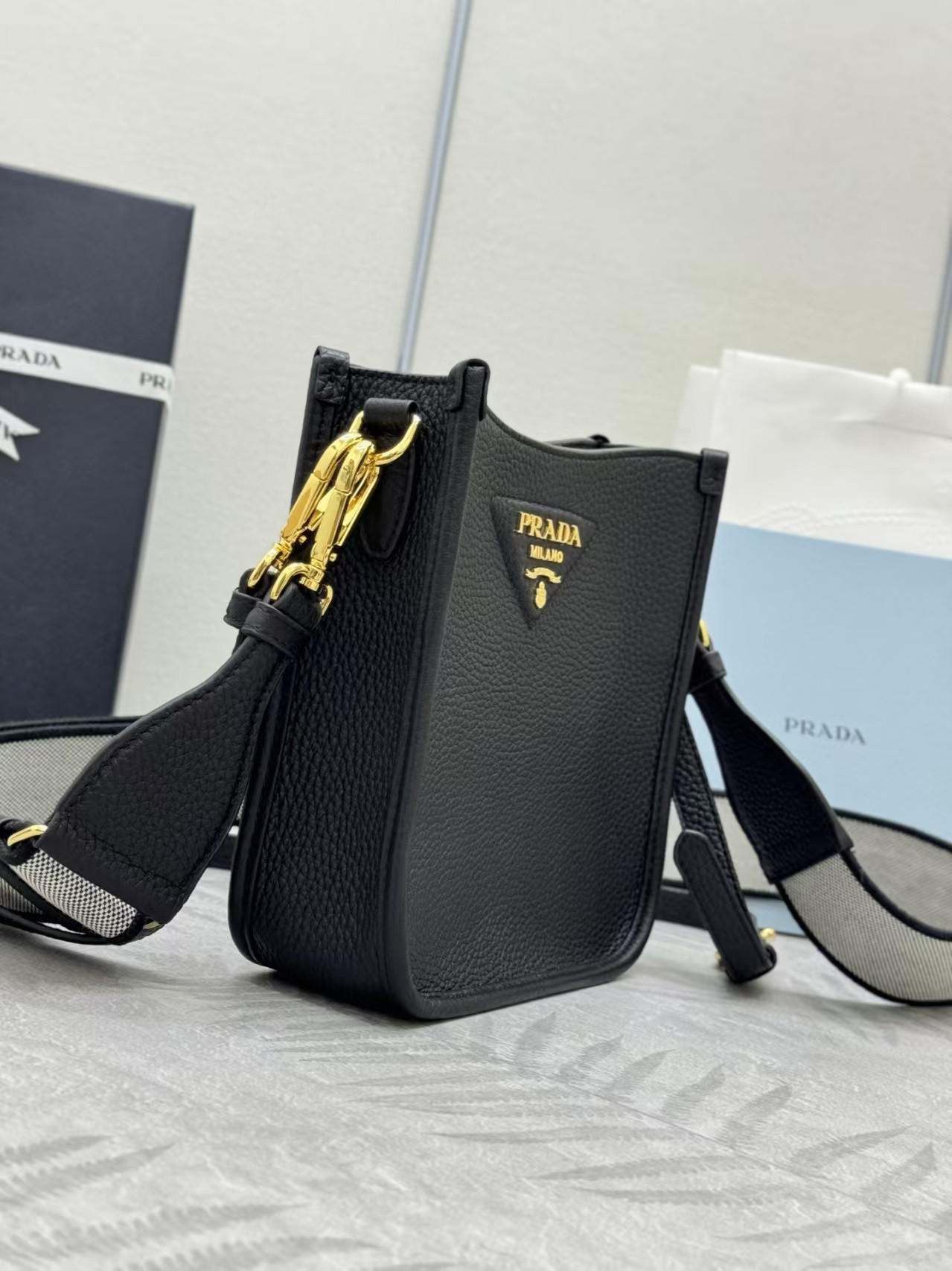 Pra*a Leather mini shoulder bag 20x19x6cm
