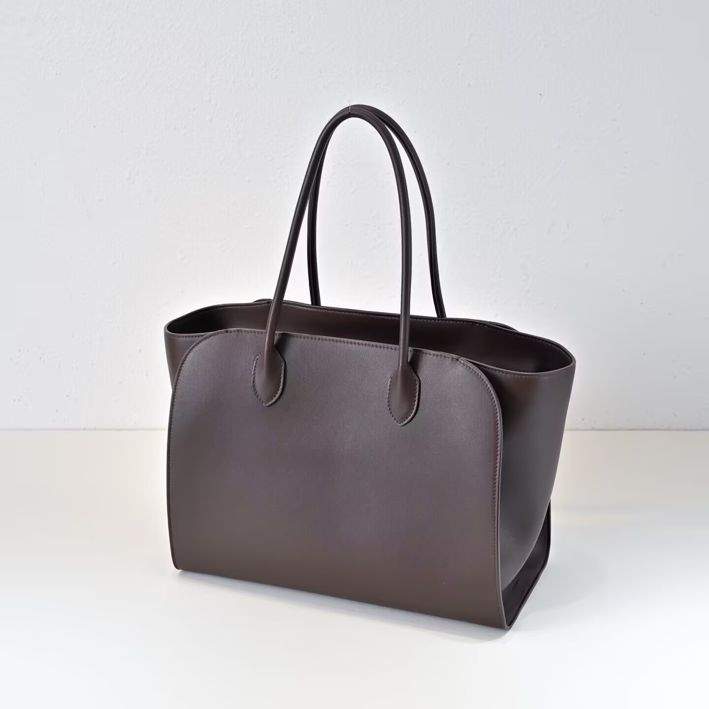 The R0w Marlo Bag in Leather 35.5x16x26cm