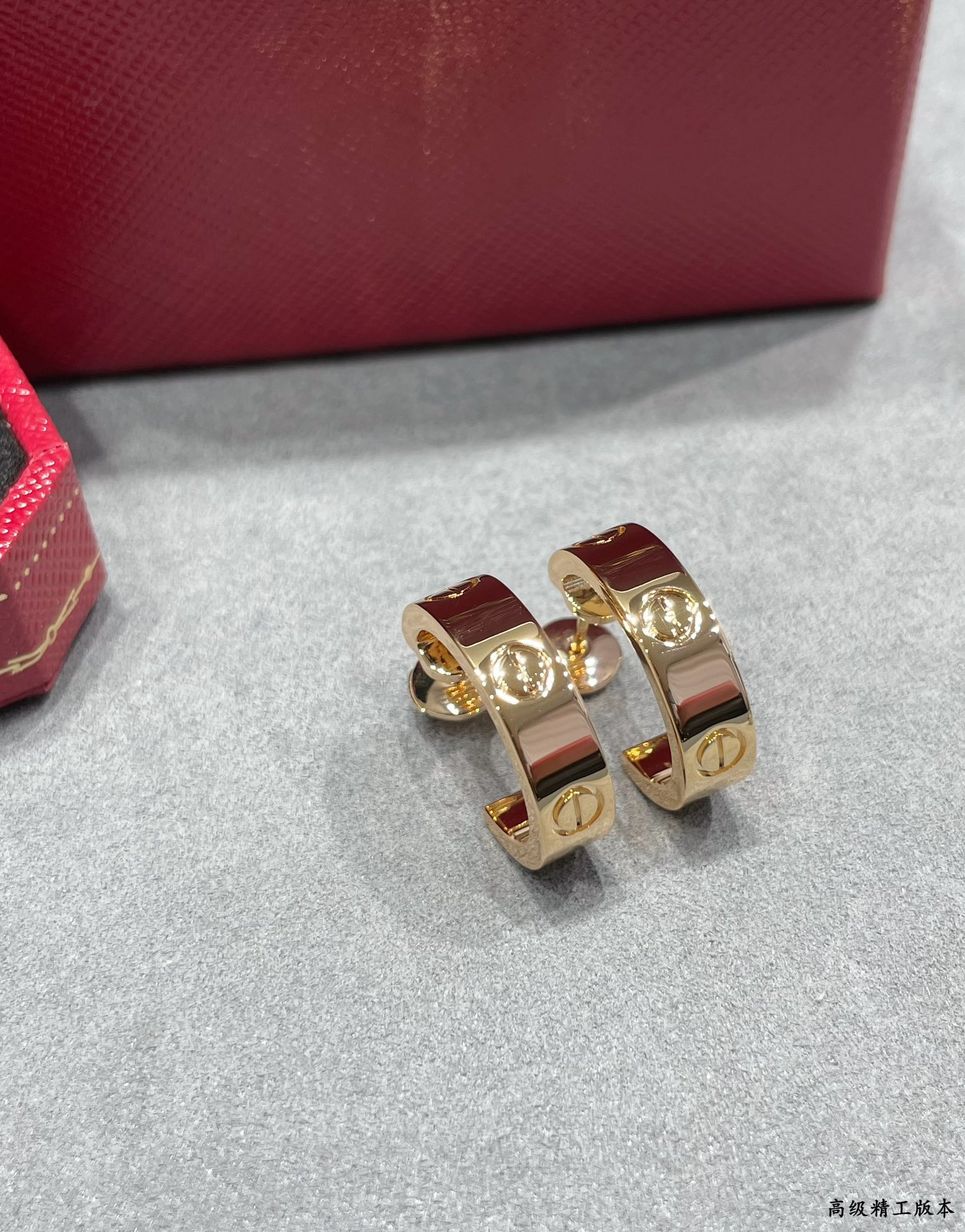 Ca*t1er Wide glossy LOVE Earrings