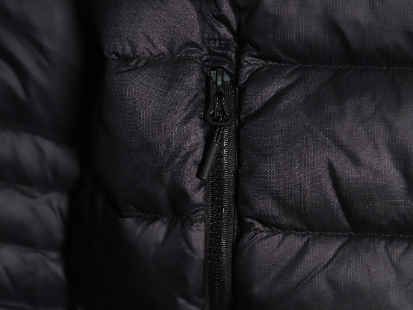 Can*a G00se Short Puffer jacket