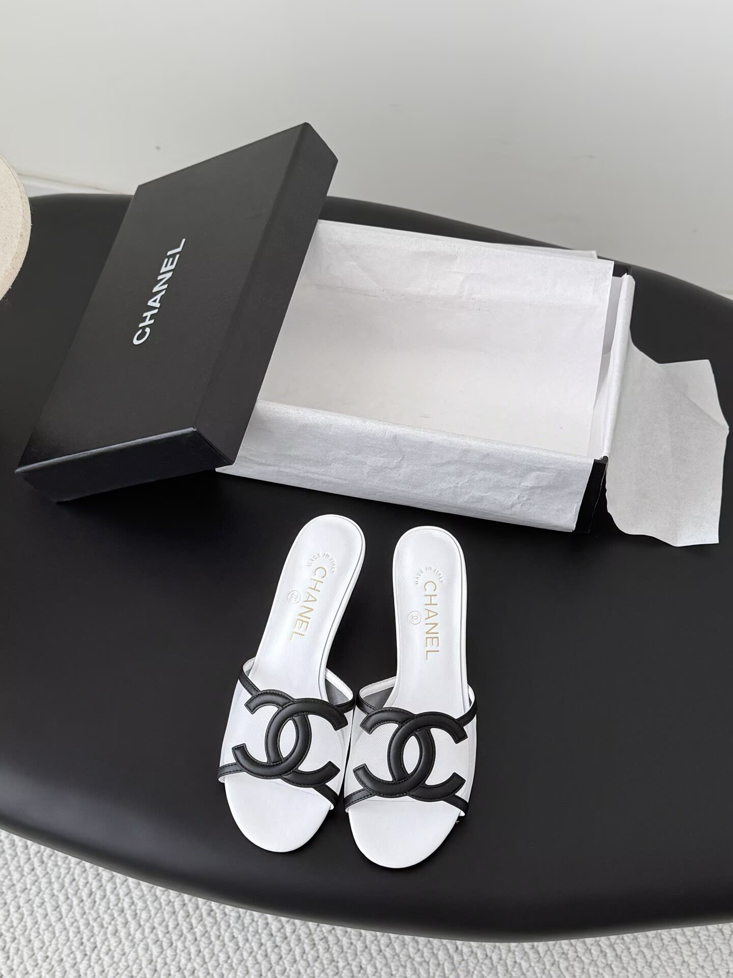 ua Ch**el sandals 4.5cm heel