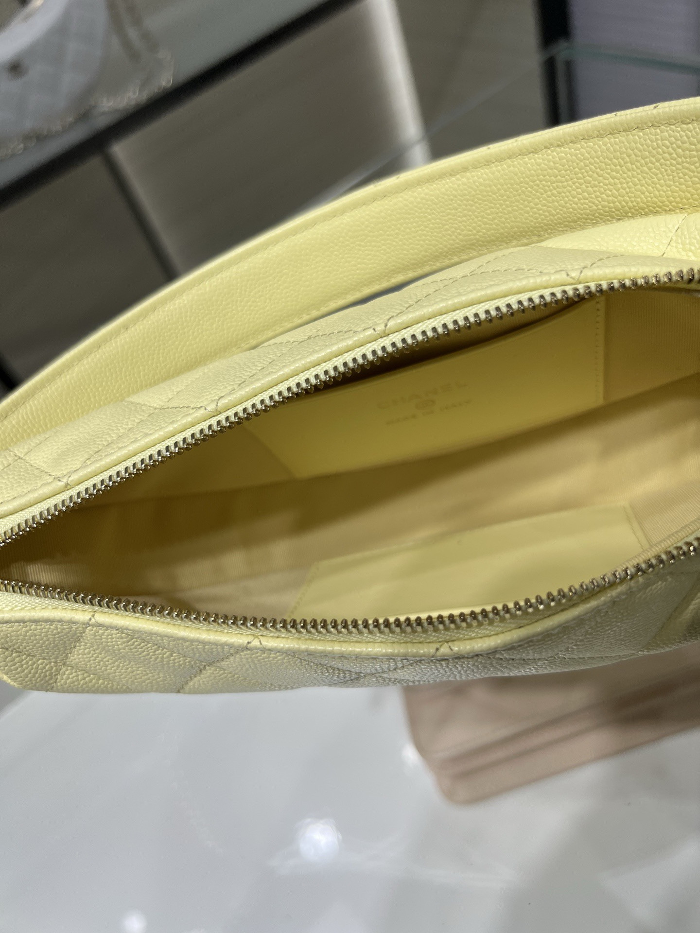 Ch**el clutch with chain light gold hardware ap5094 15x22x6cm