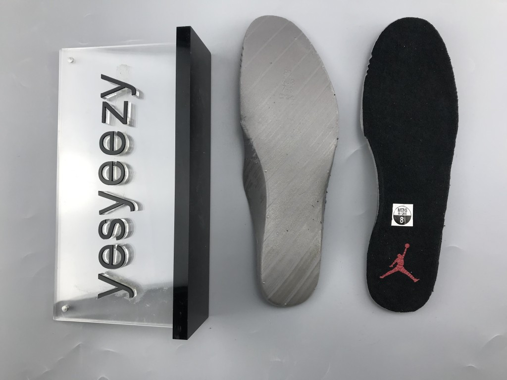 UA AIR JORDAN 11 RETRO LOW BRED