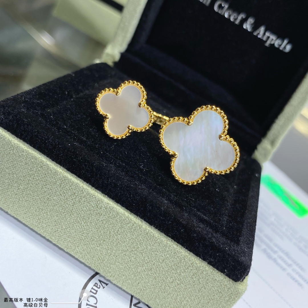 V*n Cl**f & Arpels Four-leaf Clover Premium White Fritillary Opening Ring