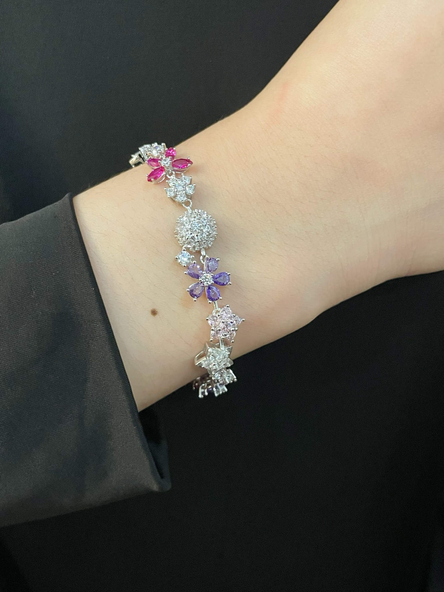V*n Cl**f & Arpels Colored Floral Bracelet