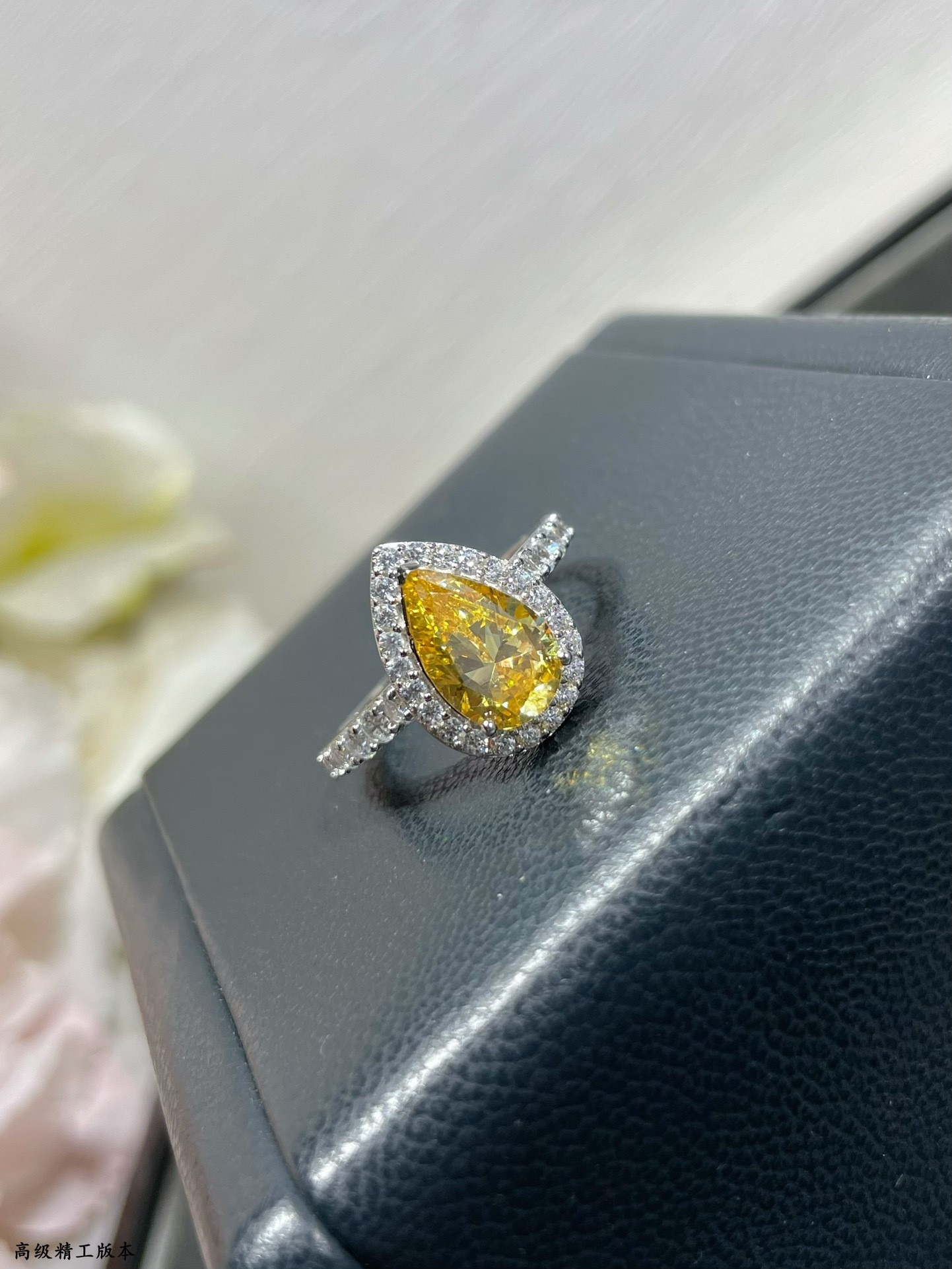 Graff Teardrop-shaped D1am0nd Ring Ag925