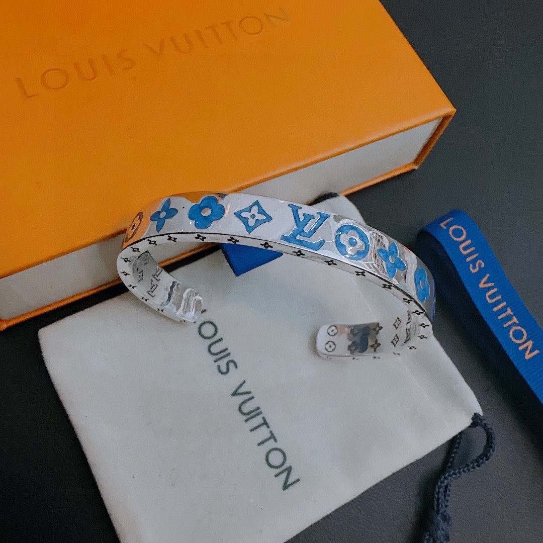 L0vis Vvtt0n Bracelet