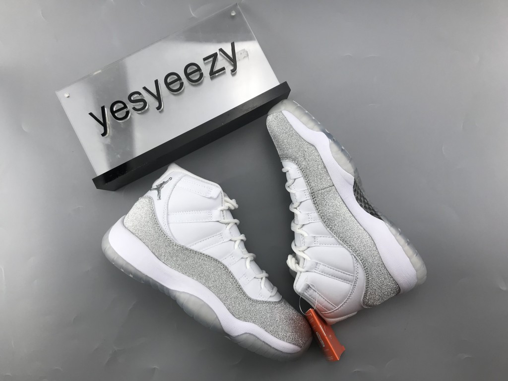 UA WMNS AIR JORDAN 11 RETRO "VAST GREY"